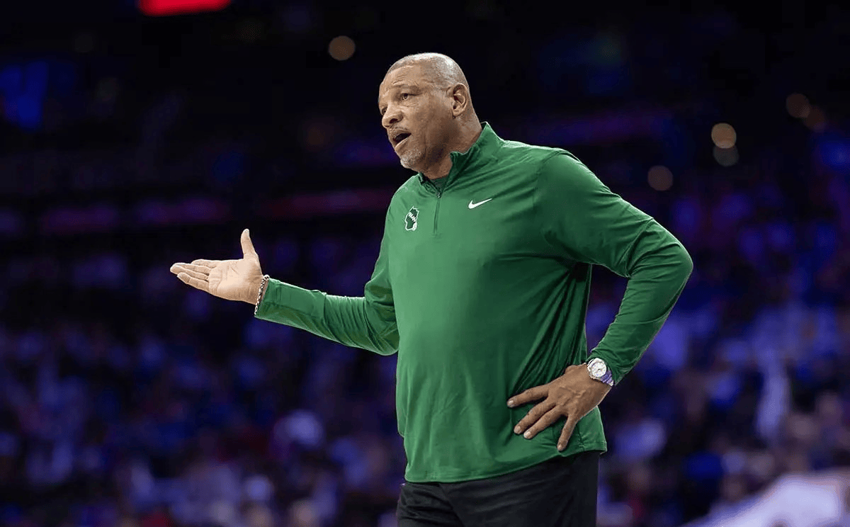 开云平台-雄鹿比赛中遭遇再犯规，失去比赛