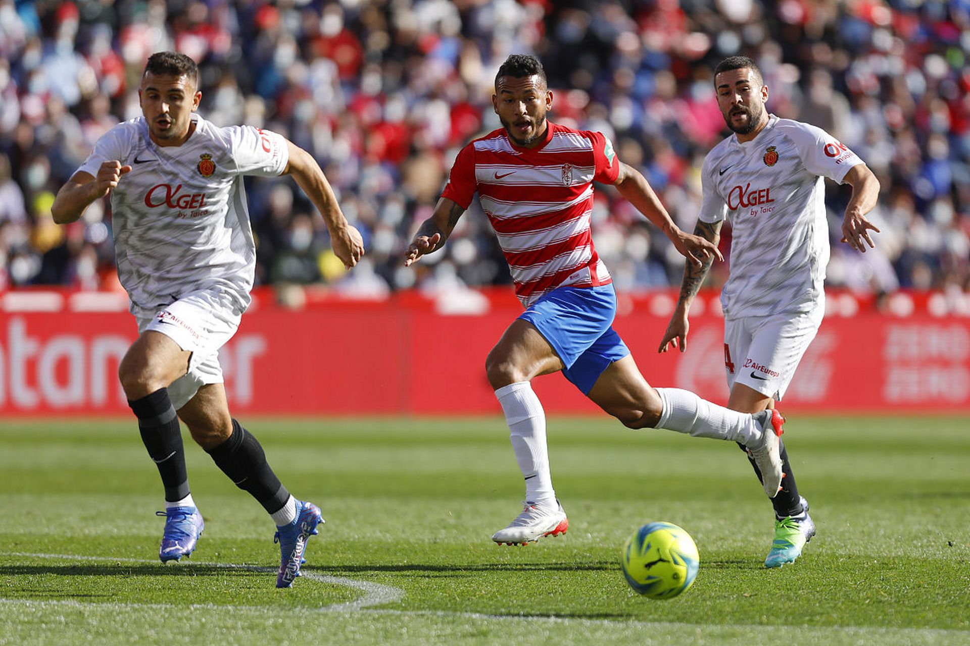 开云官网-包含比利亚雷亚尔豪取客场胜利引领队伍迈向成功的词条