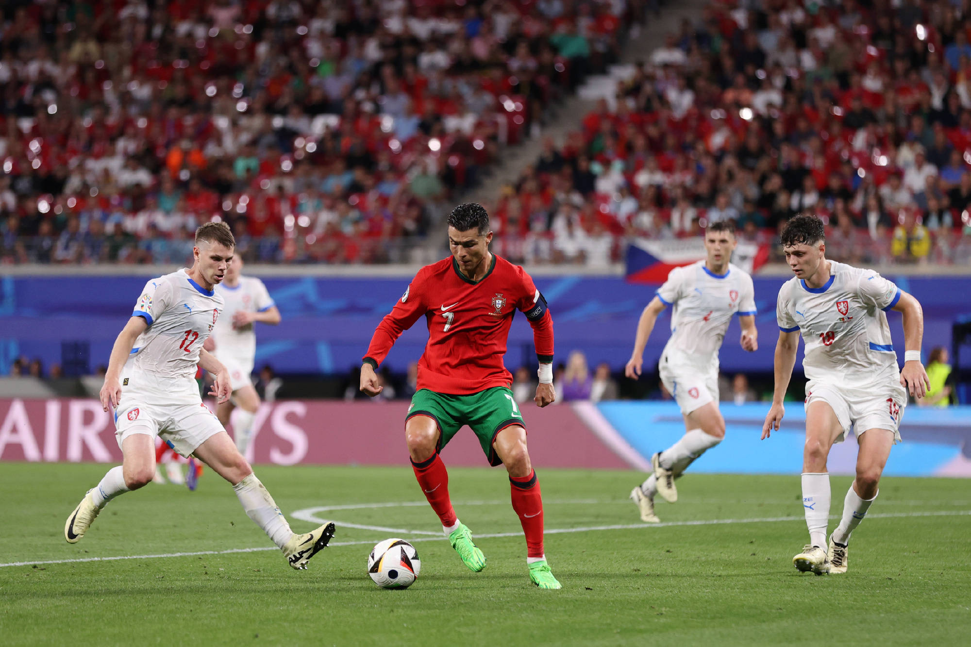 开云体育APP下载-意大利大胜，C罗独中两元，葡萄牙胜出