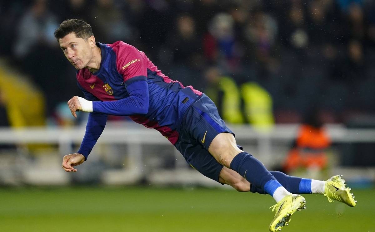 开云体育官网-巴萨球员受伤，对球队士气造成不小打击