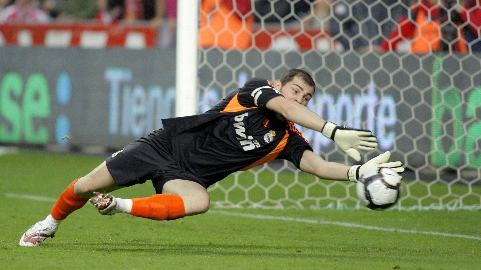 开云体育官方网站-西班牙球队门将获得主帅信任，成为防线中坚