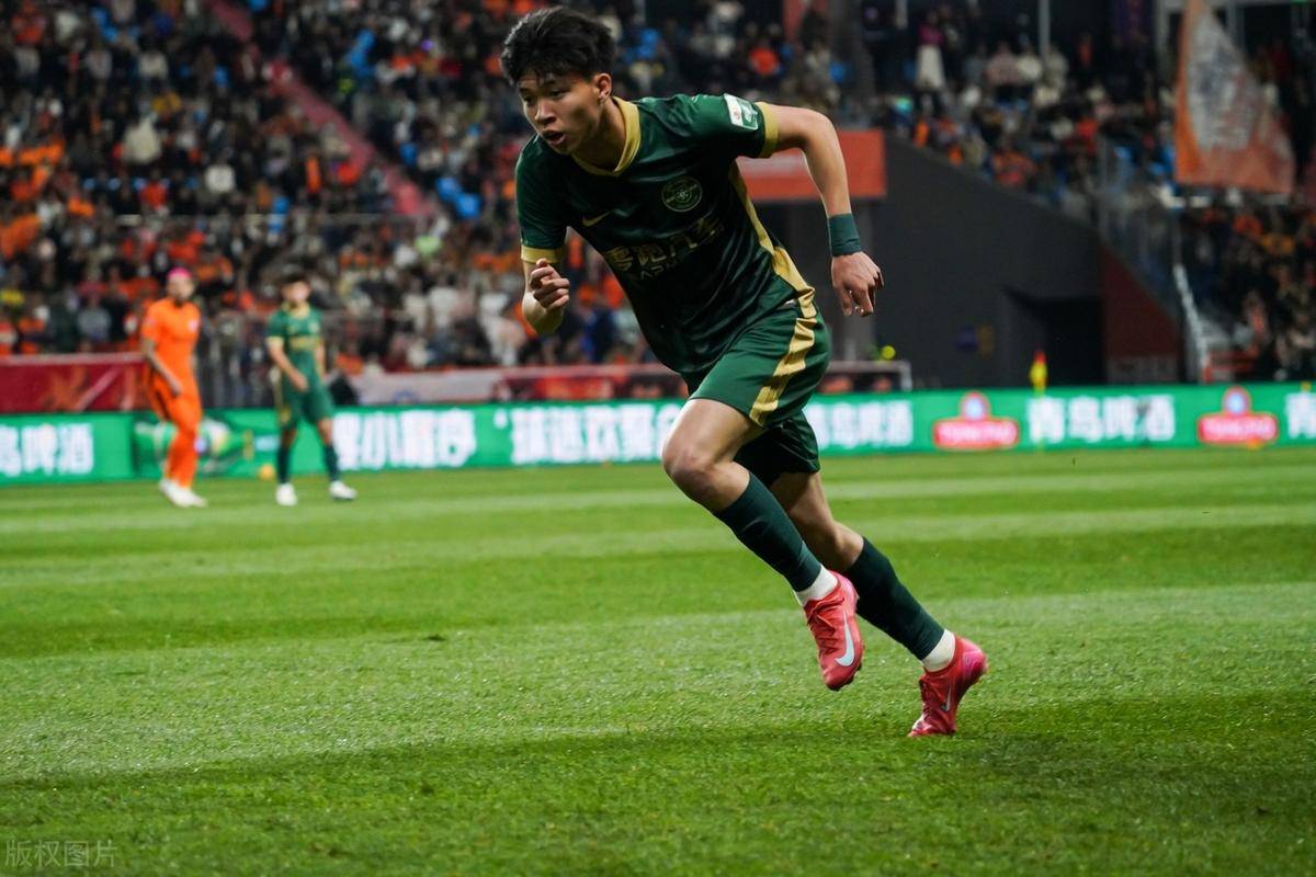 开云体育下载-球员个人表现令人瞩目，掌声不断响起的简单介绍