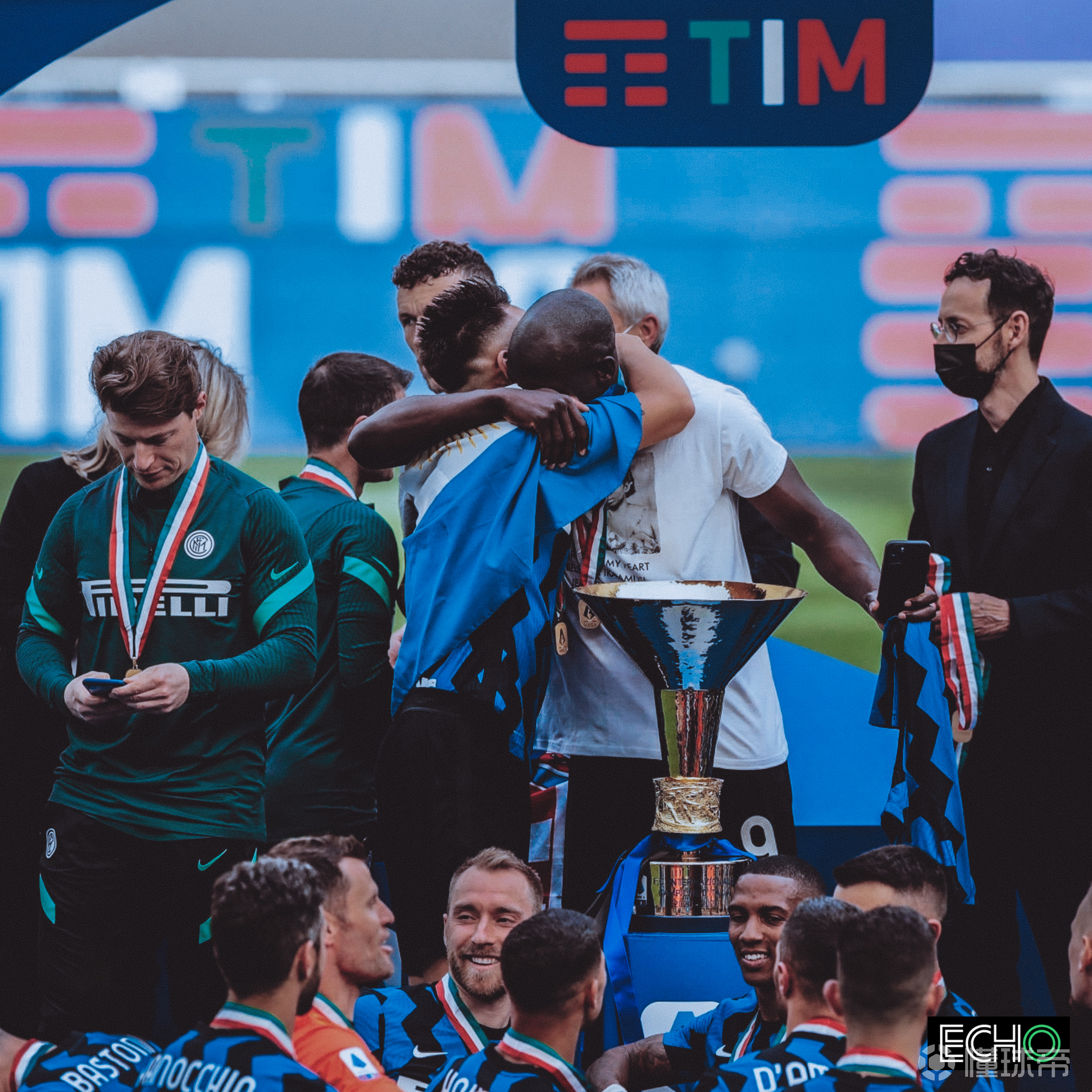 纵情狂欢的足球盛宴,触动心弦 纵情狂欢的足球盛宴,触动心弦