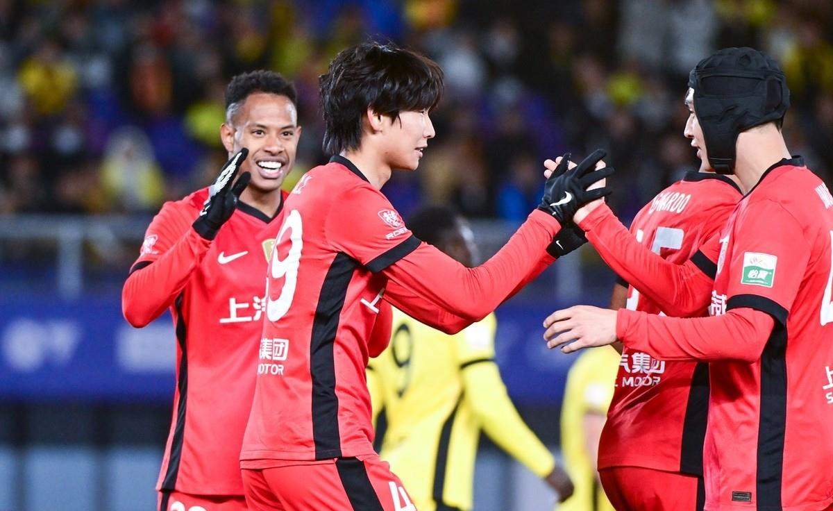 激情四射:中超比赛球员竭尽全力,演绎一场场绝决之战的简单介绍 激情四射:中超比赛球员竭尽全力,演绎一场场绝决之战的简单介绍