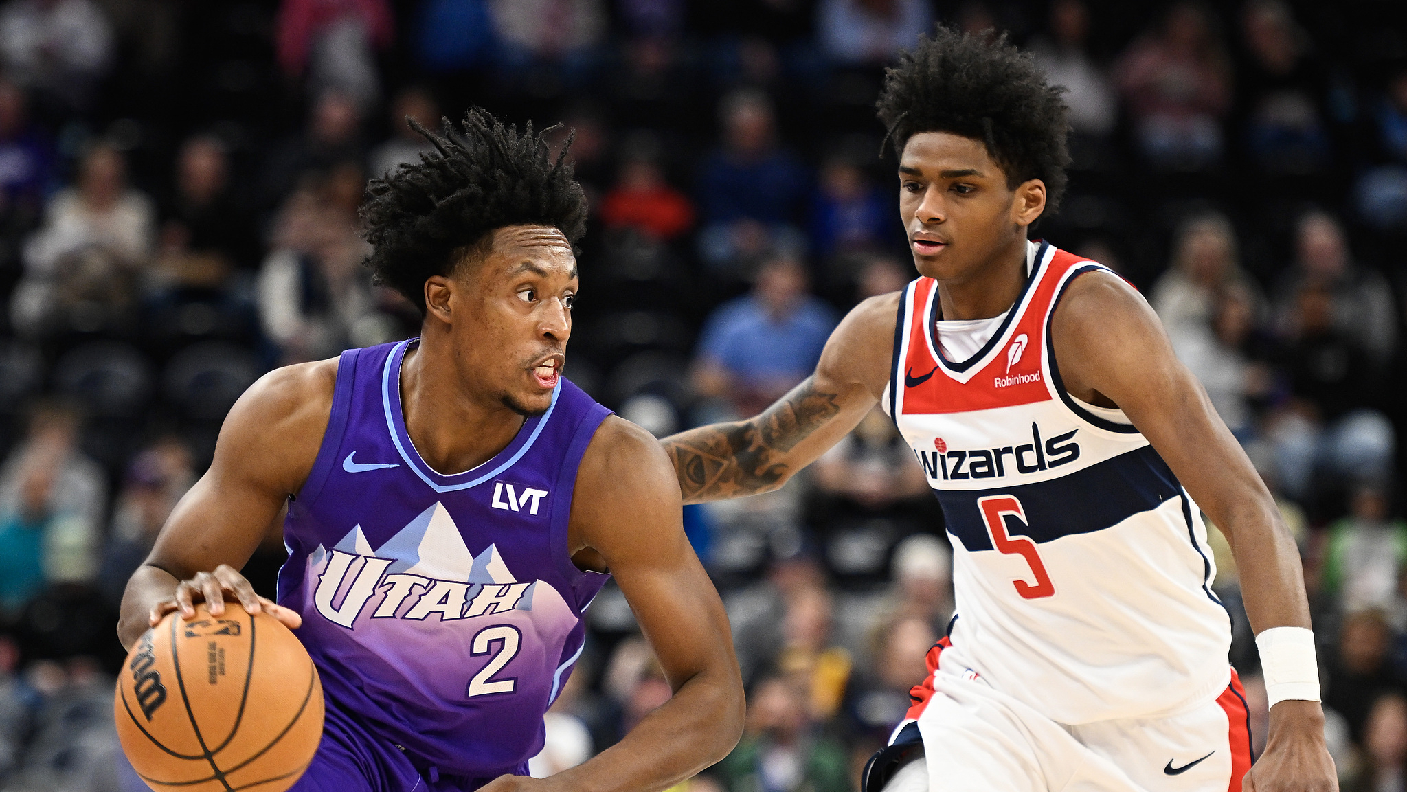 爵士内线受伤,球队阵容岌岌可危 爵士内线受伤,球队阵容岌岌可危