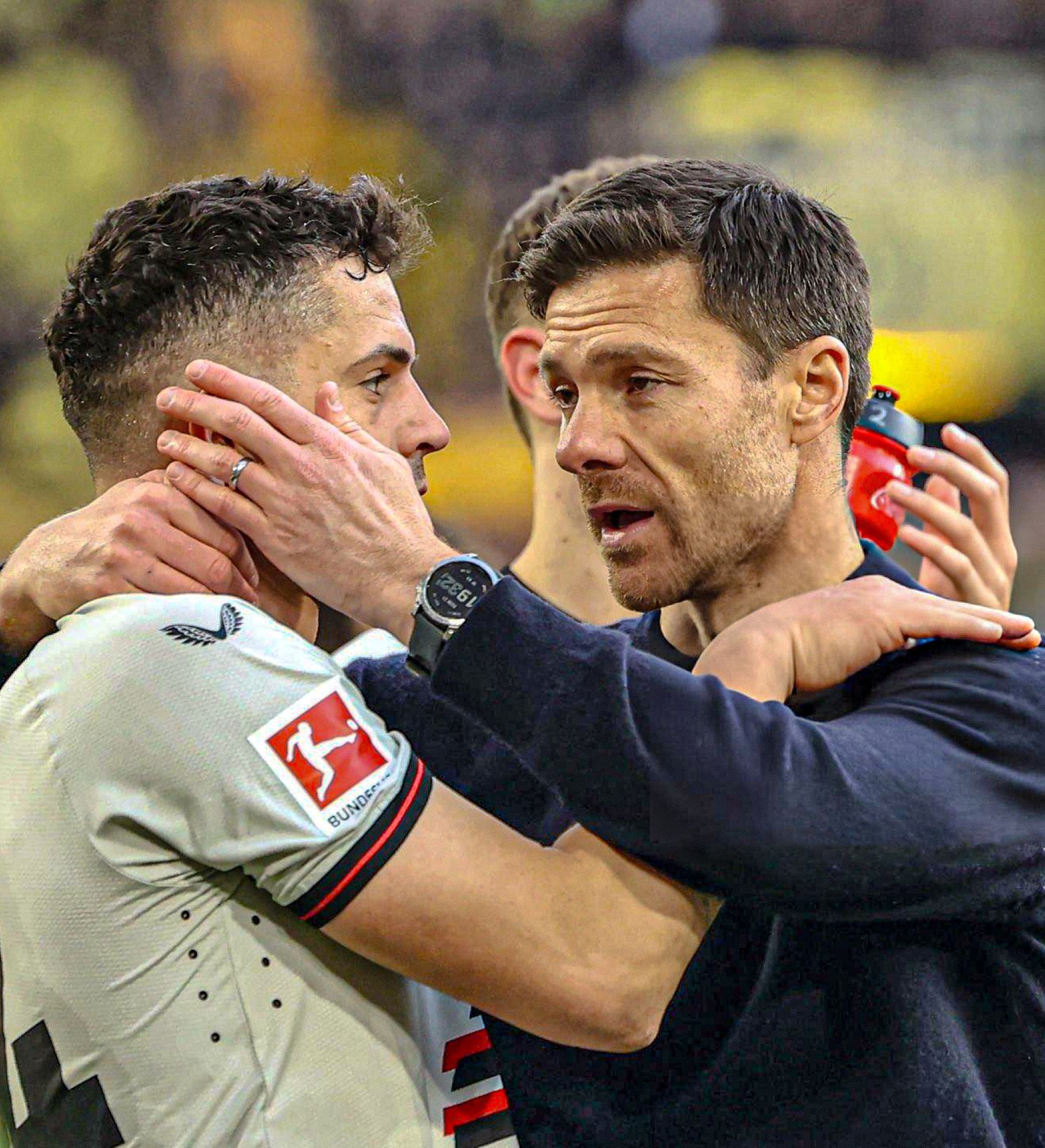 包含沃尔夫斯堡防守线稳固，保持客场不败记录的词条