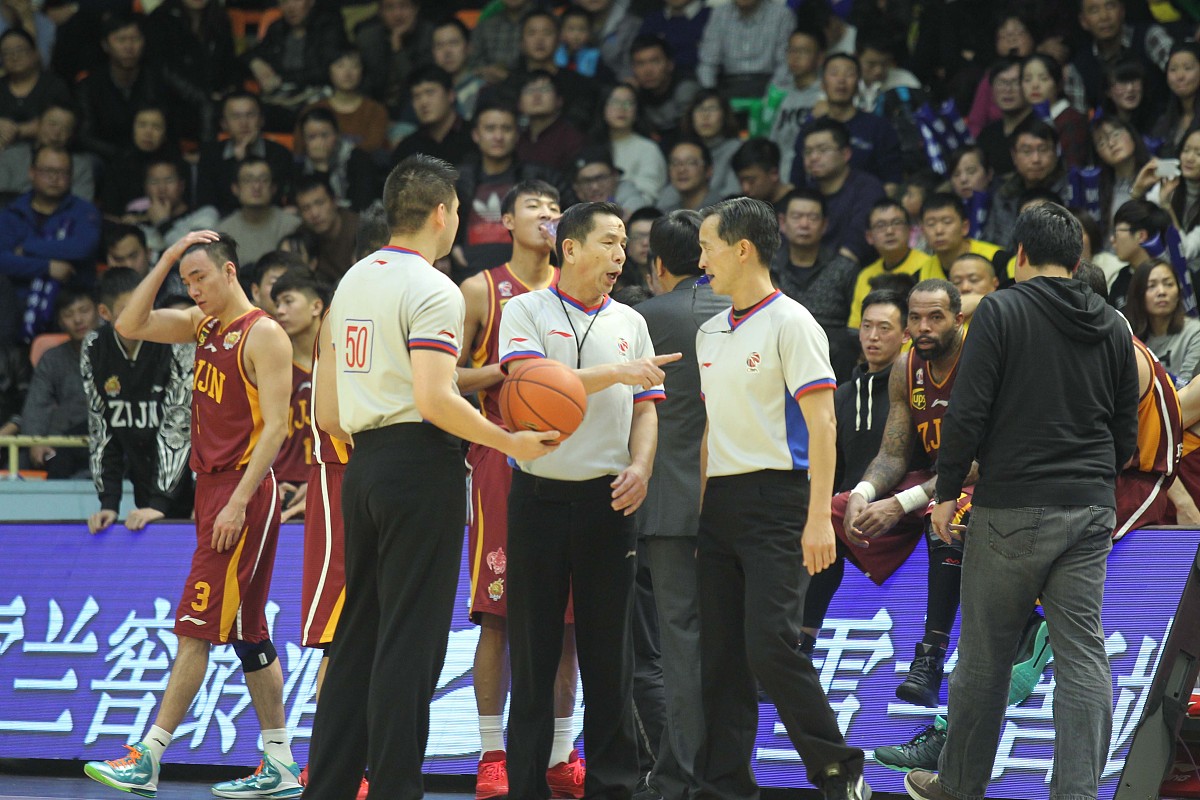 浙江男篮连续两败,形势严峻 浙江男篮连续两败,形势严峻