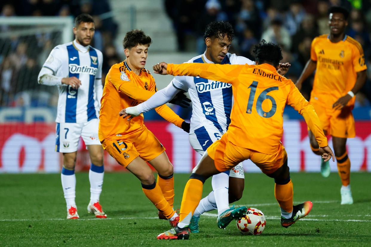 开云体育官方网站-西班牙豪强主场大胜，晋级形势稳固的简单介绍