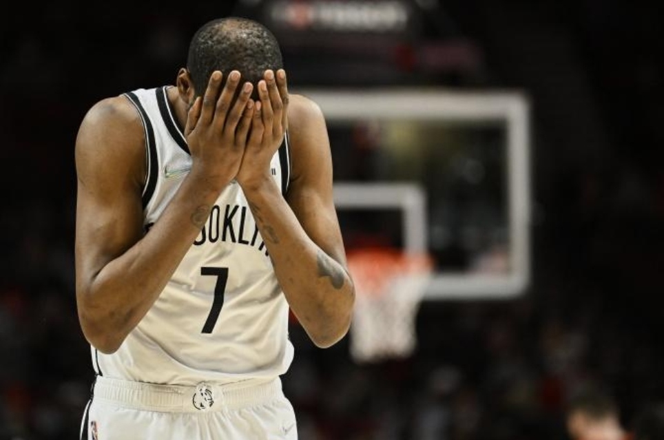 开云体育-雄鹿队队长受伤备备造成困扰