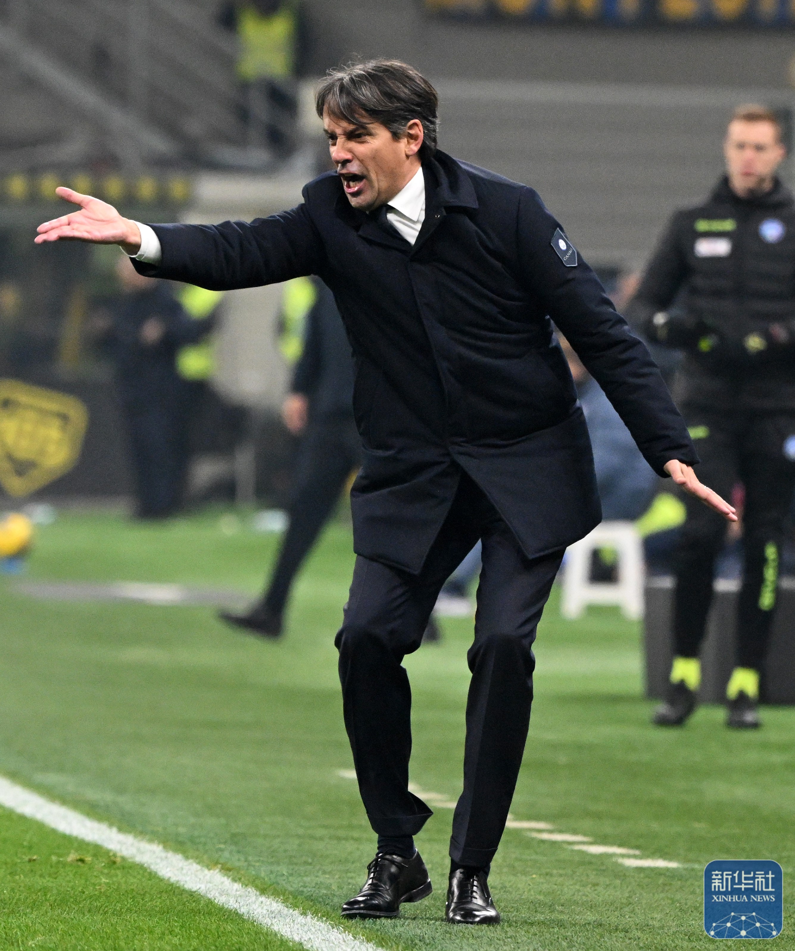 开云下载-意大利米兰球队人员打造顶尖防线激烈争抢