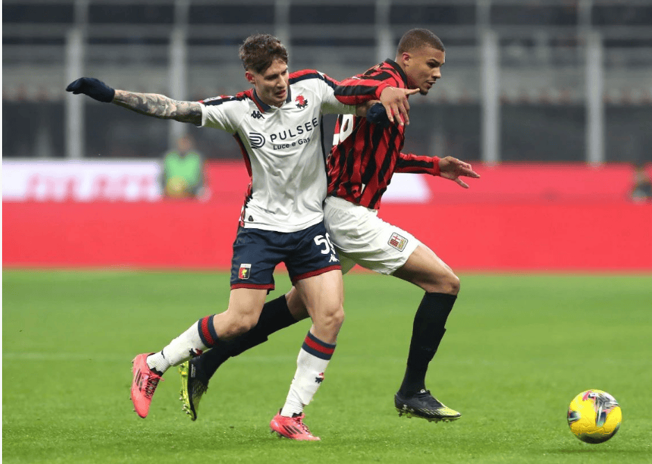 意大利米兰球队人员打造顶尖防线激烈争抢 意大利米兰球队人员打造顶尖防线激烈争抢