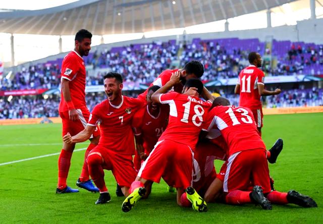 精彩对决即将上演,球迷们期待双方的精彩表现 精彩对决即将上演,球迷们期待双方的精彩表现