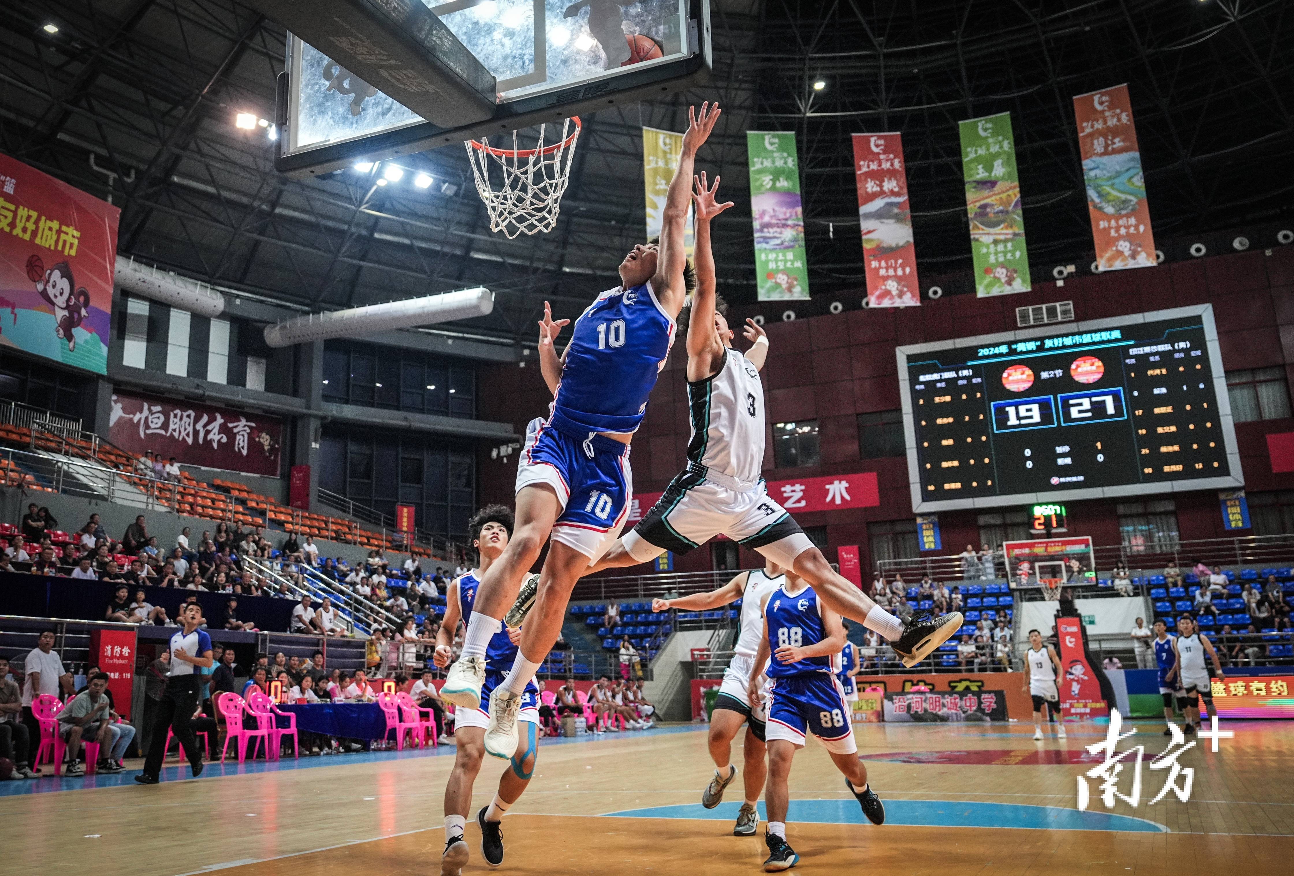 包含广东东莞篮球馆爆满,球迷热情高涨!的词条 包含广东东莞篮球馆爆满,球迷热情高涨!的词条