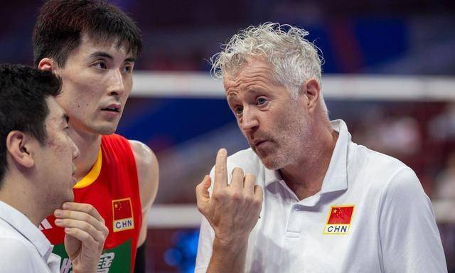 开云下载-巴西篮球队激战赢得胜利，迈向更高高度