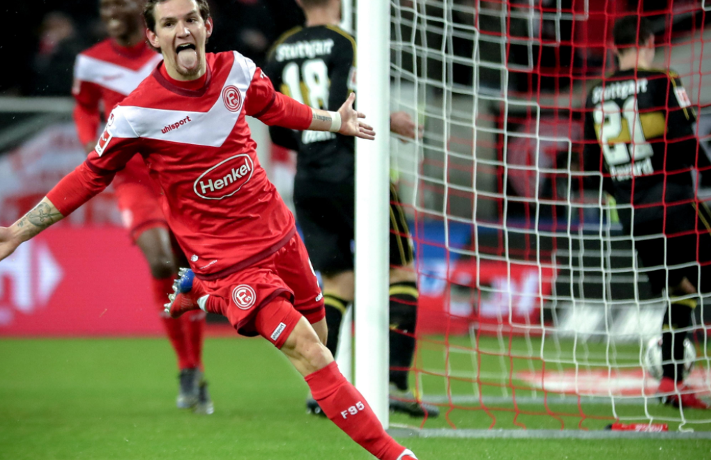 杜塞尔多夫取得势不可挡胜利,连吞敌人 杜塞尔多夫取得势不可挡胜利,连吞敌人