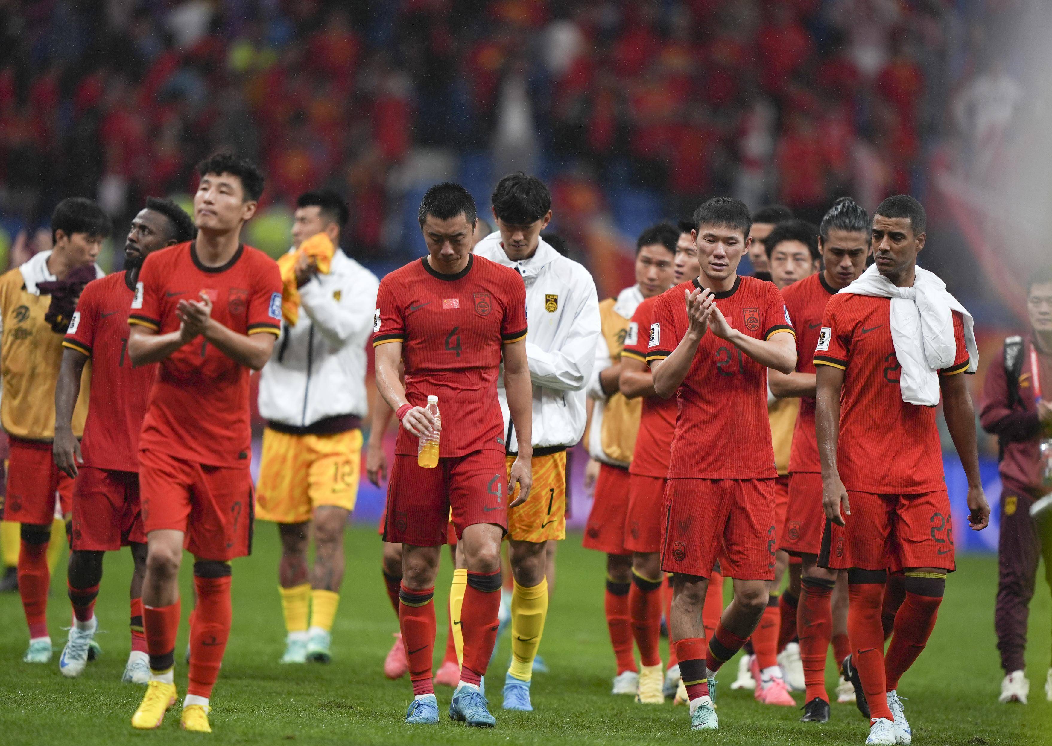 开云体育官网-国内足球联赛球队的激烈角逐吸引眼球