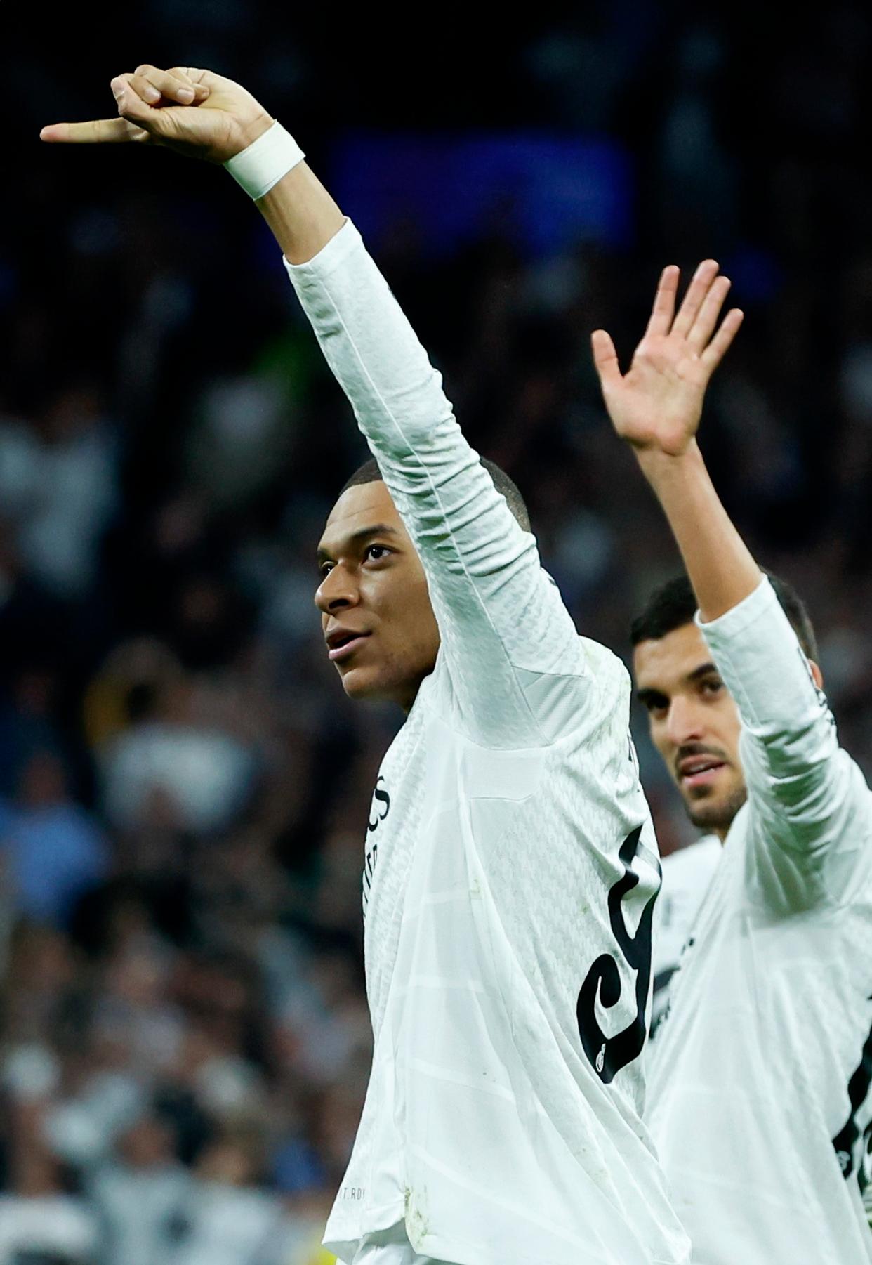 包含皇马卫冕前景黯然,欧冠希望一线之间的词条 包含皇马卫冕前景黯然,欧冠希望一线之间的词条