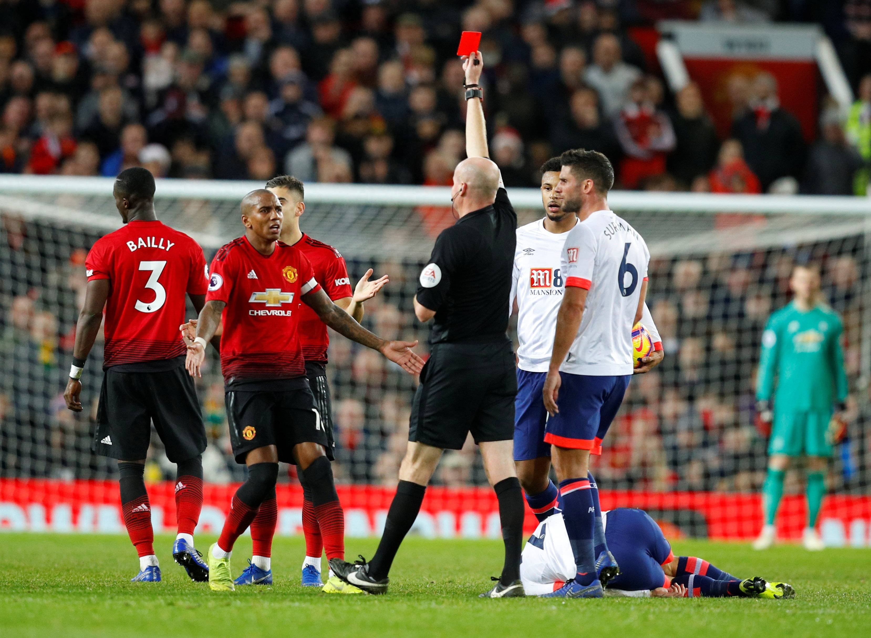 包含足球比赛的劲爆对决令球迷欲罢不能的词条