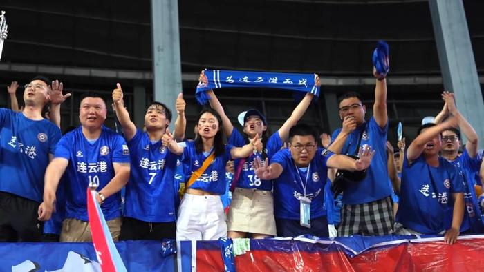 开云体育官网-精彩对决引无数目光，球迷惊叹连连的简单介绍