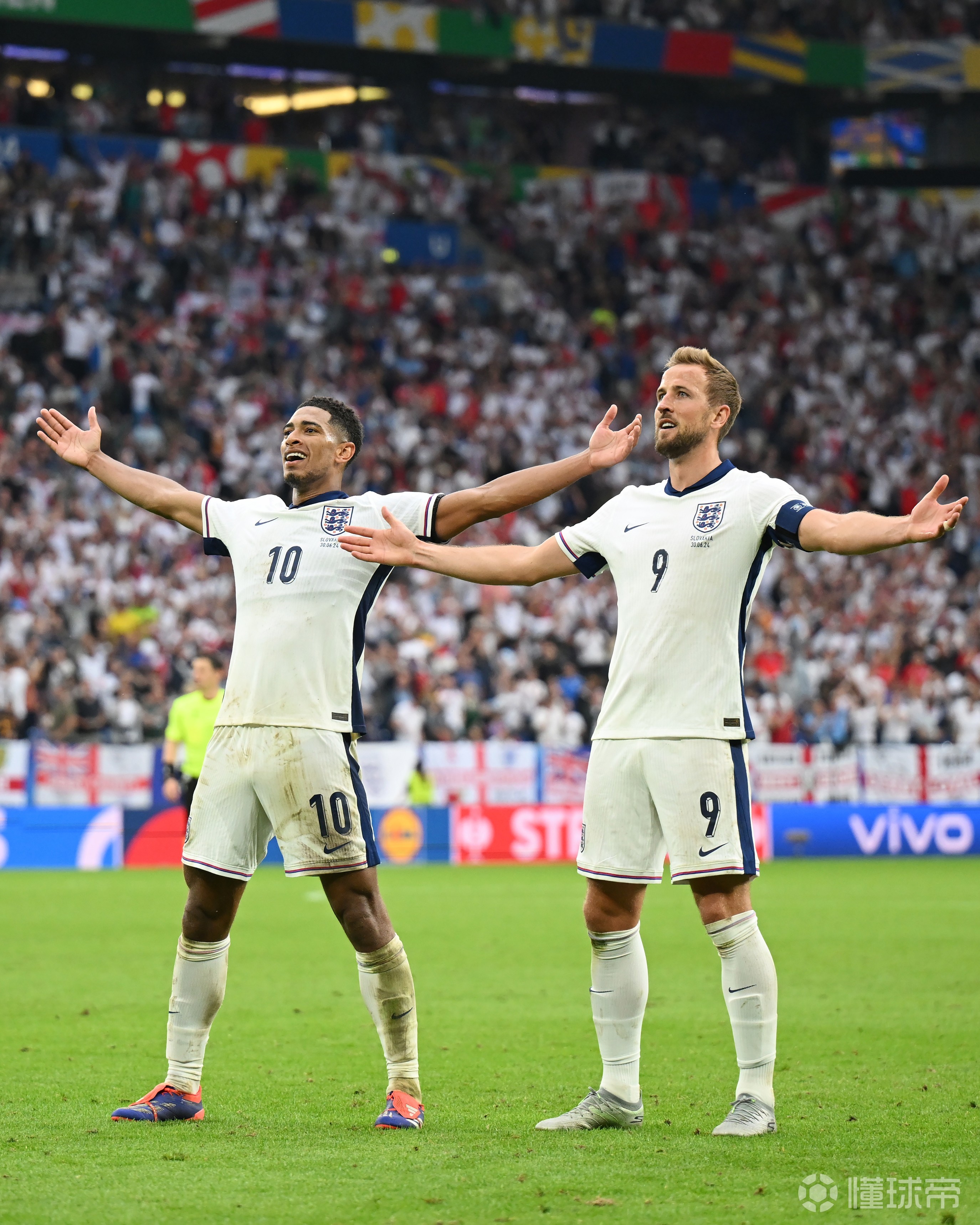 开云下载-英格兰队表现亮眼，荷兰队意外出局