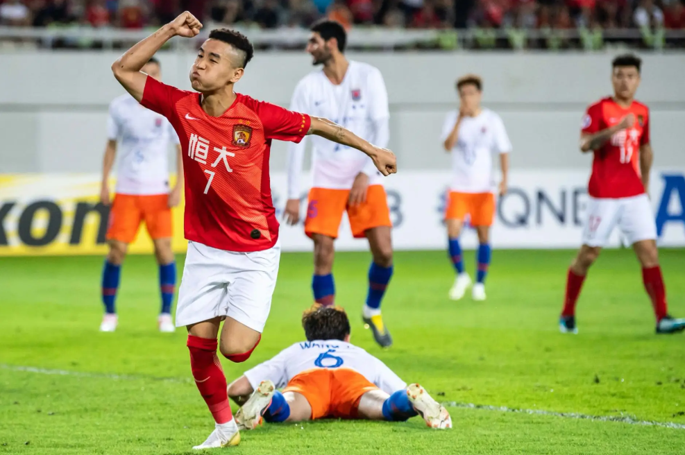 广州恒大再胜逆袭,稳居次席 广州恒大再胜逆袭,稳居次席