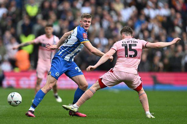 场上对决:巨人中锋对决灵巧前锋 场上对决:巨人中锋对决灵巧前锋