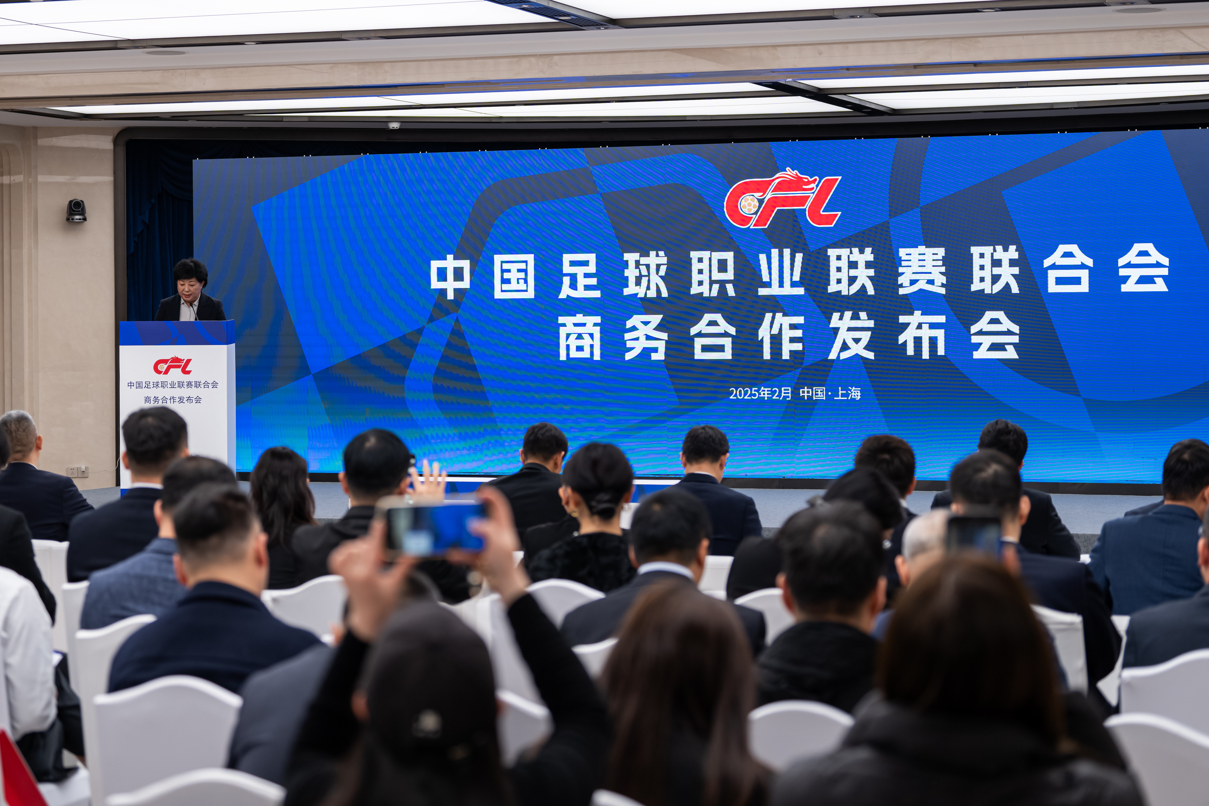 开云平台-中超赛季揭幕战精彩纷呈，球迷尽情欢呼