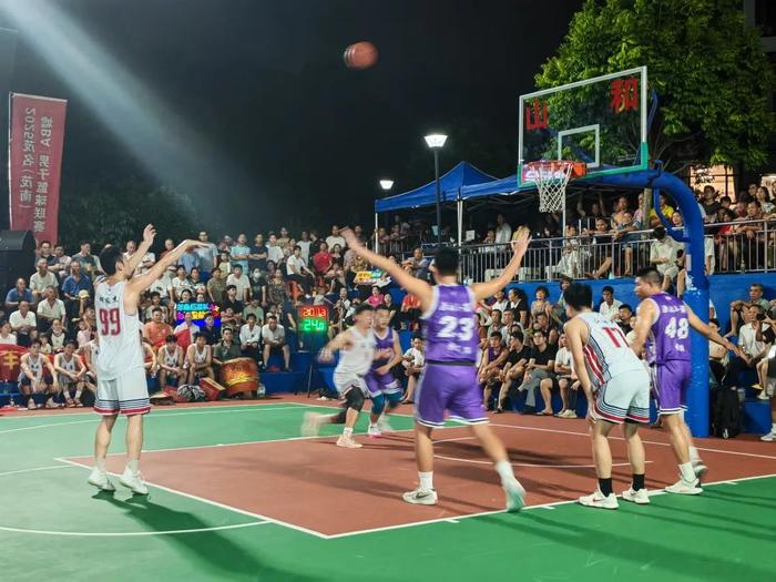 男子篮球联赛今晚将迎来一场激烈对抗