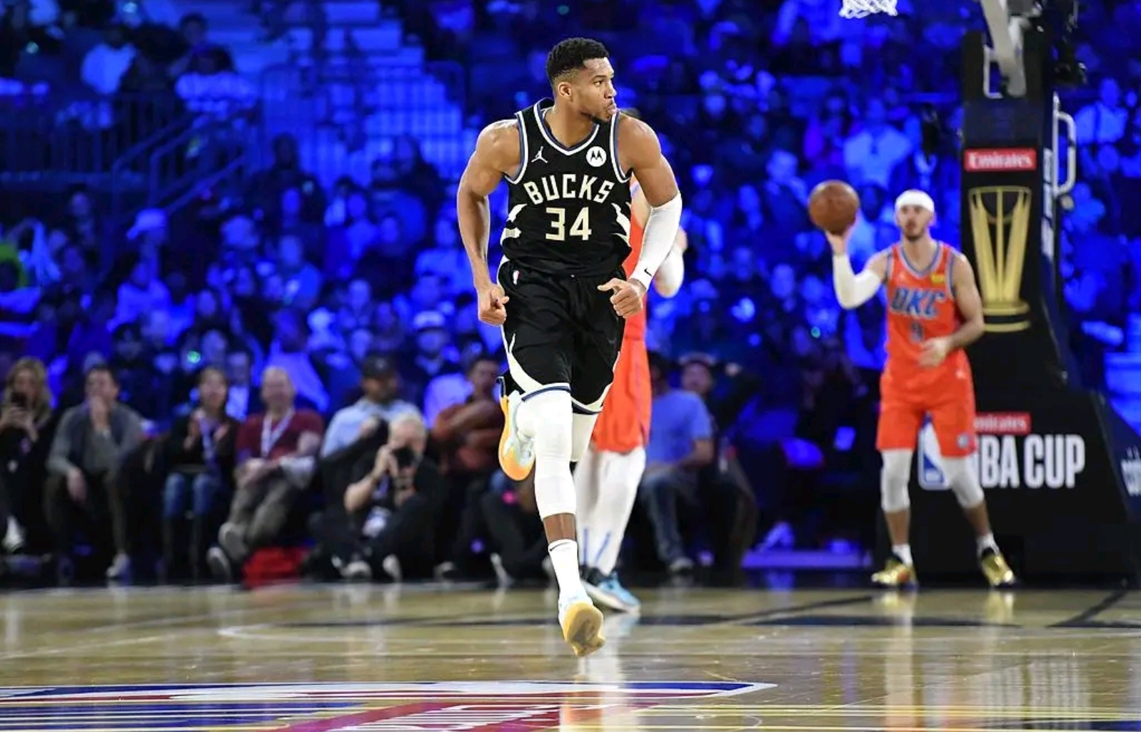 开云APP-雄鹿大胜独行侠，字母哥再献精彩表现