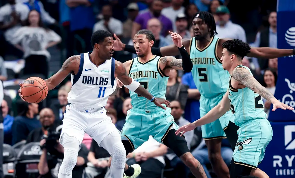 篮网客场战胜独行侠,取得两连胜 篮网客场战胜独行侠,取得两连胜