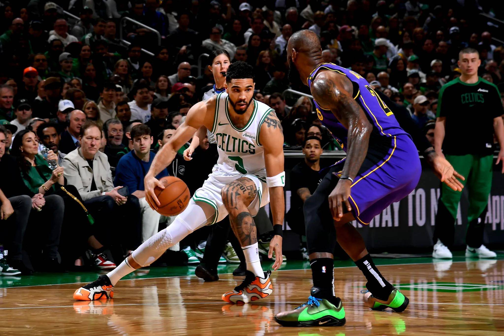 关于凯尔特人力克湖人，塔图姆表现抢眼的信息