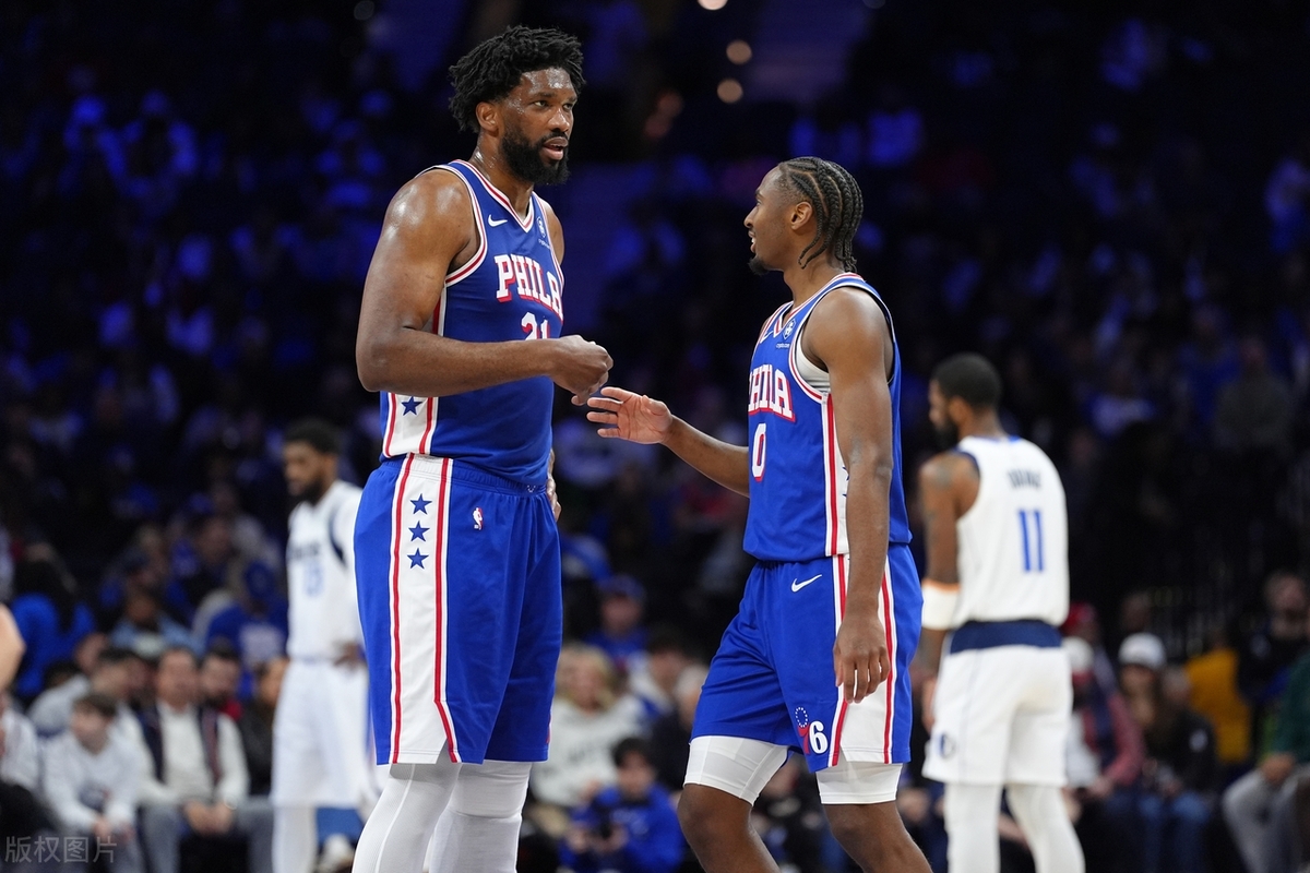 包含76人逆转勇士，恩比德砍下30+17的词条
