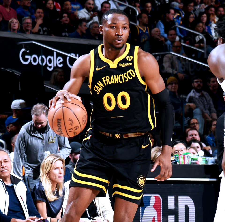 开云体育平台APP-勇士战胜雷霆，库里单节14分燃爆全场的简单介绍