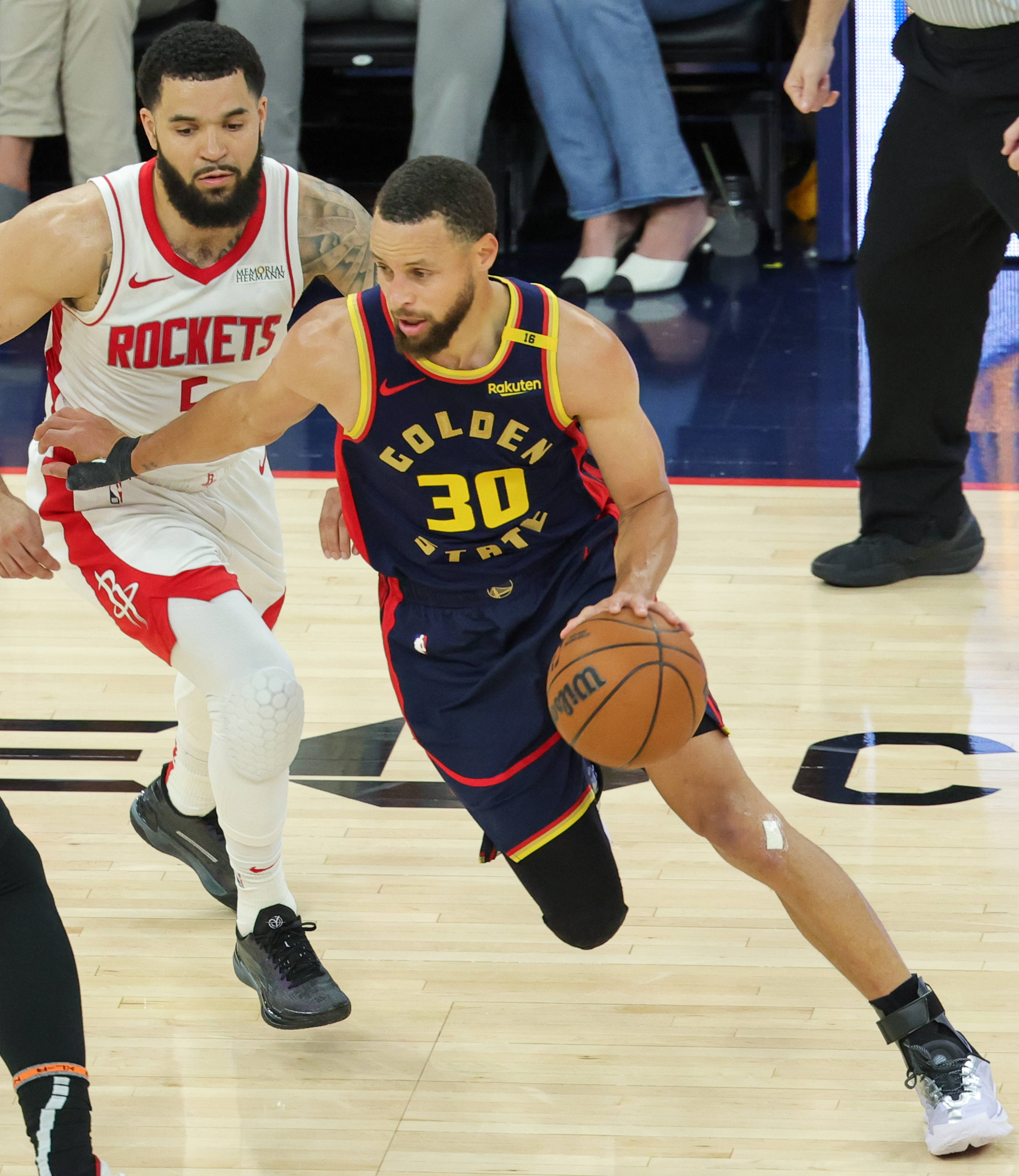 勇士再战火箭,常规赛最后一场必将打出精彩对决! 勇士再战火箭,常规赛最后一场必将打出精彩对决!