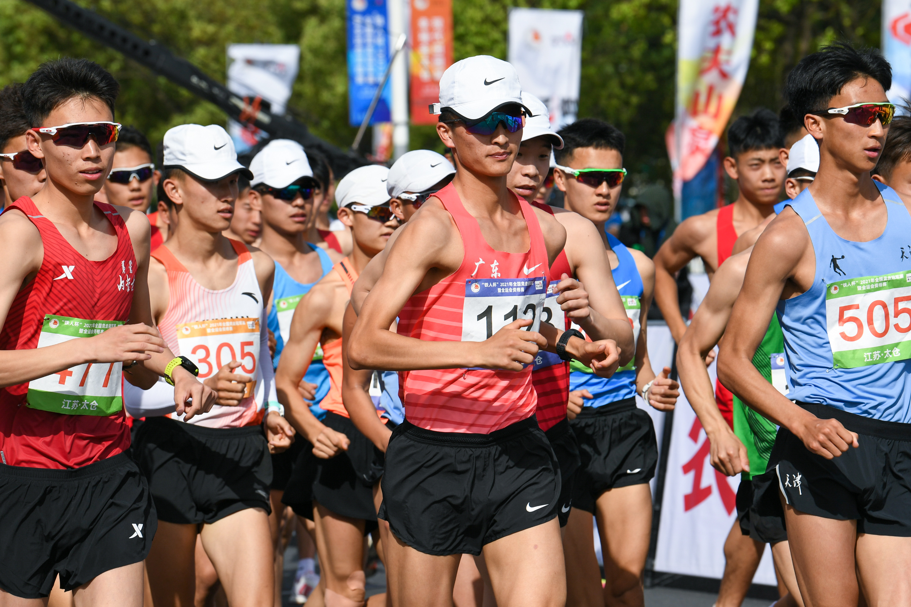 竞走比赛开跑,选手智商在线 竞走比赛开跑,选手智商在线