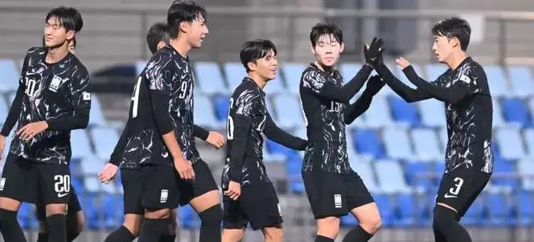 柬埔寨球队在比赛中展现出色的配合 柬埔寨球队在比赛中展现出色的配合