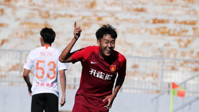 开云体育在线-包含华夏幸福呆滞失球，陷入中超保级泥潭的词条