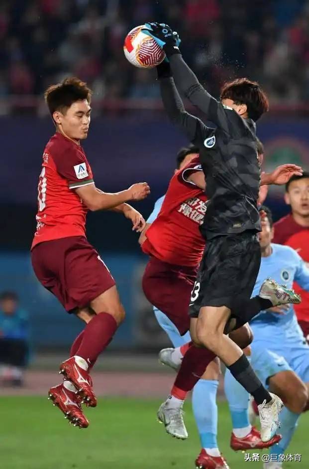 球队战术调整有效,成功扭转颓势迎来胜利 球队战术调整有效,成功扭转颓势迎来胜利