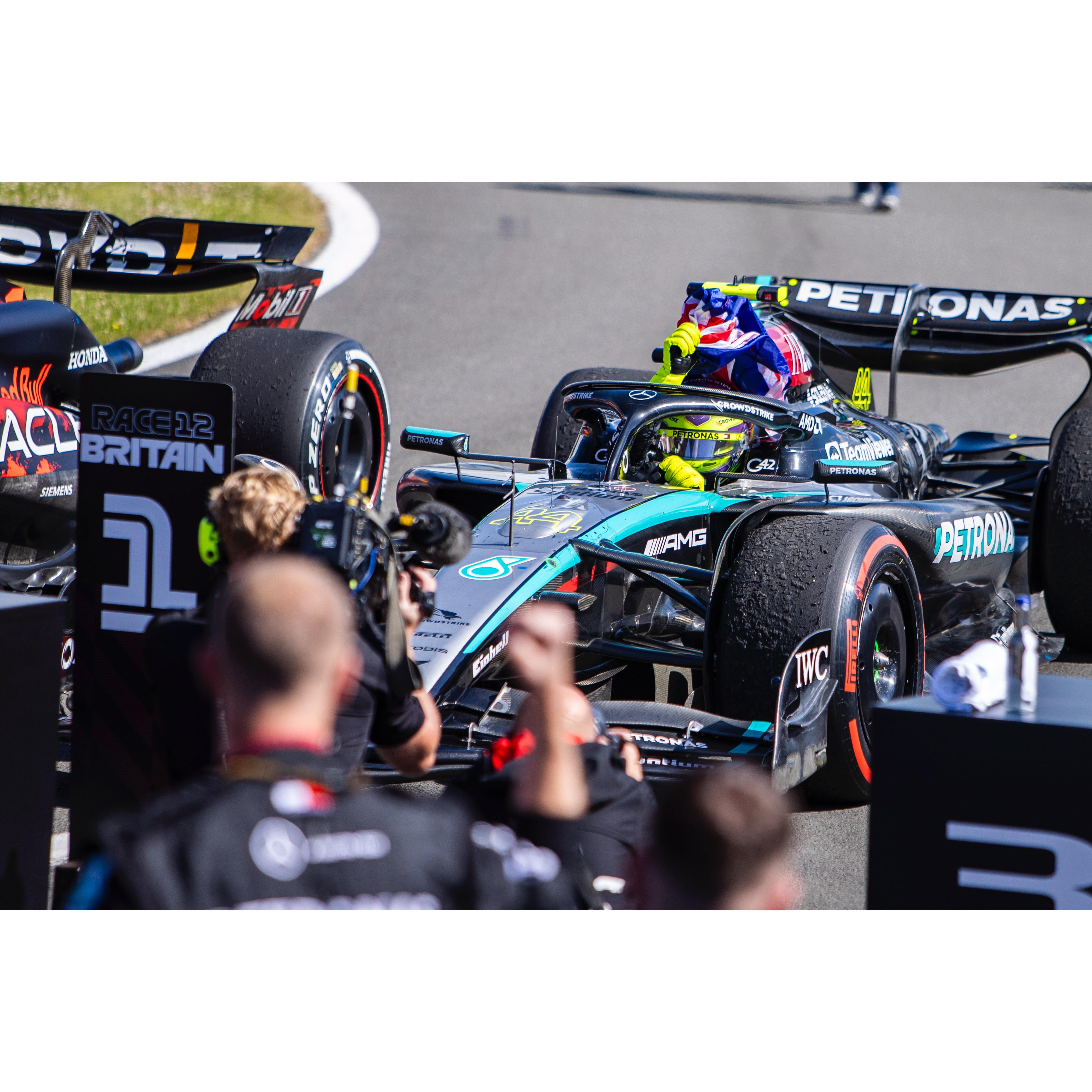 包含哈斯车队险胜法拉利,汉密尔顿扛起全队的词条 包含哈斯车队险胜法拉利,汉密尔顿扛起全队的词条