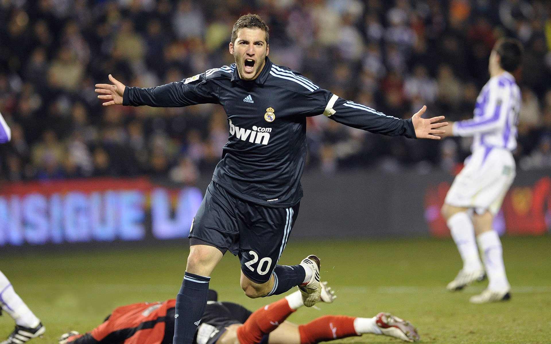 冰岛完胜新西兰，NBA季后赛焦点战的国际回声